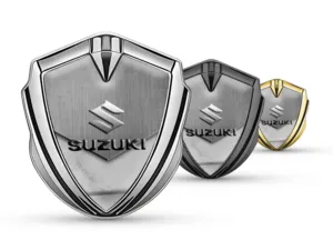 Suzuki Insignia de Auto Duradera Estilosa Acabado Metal
